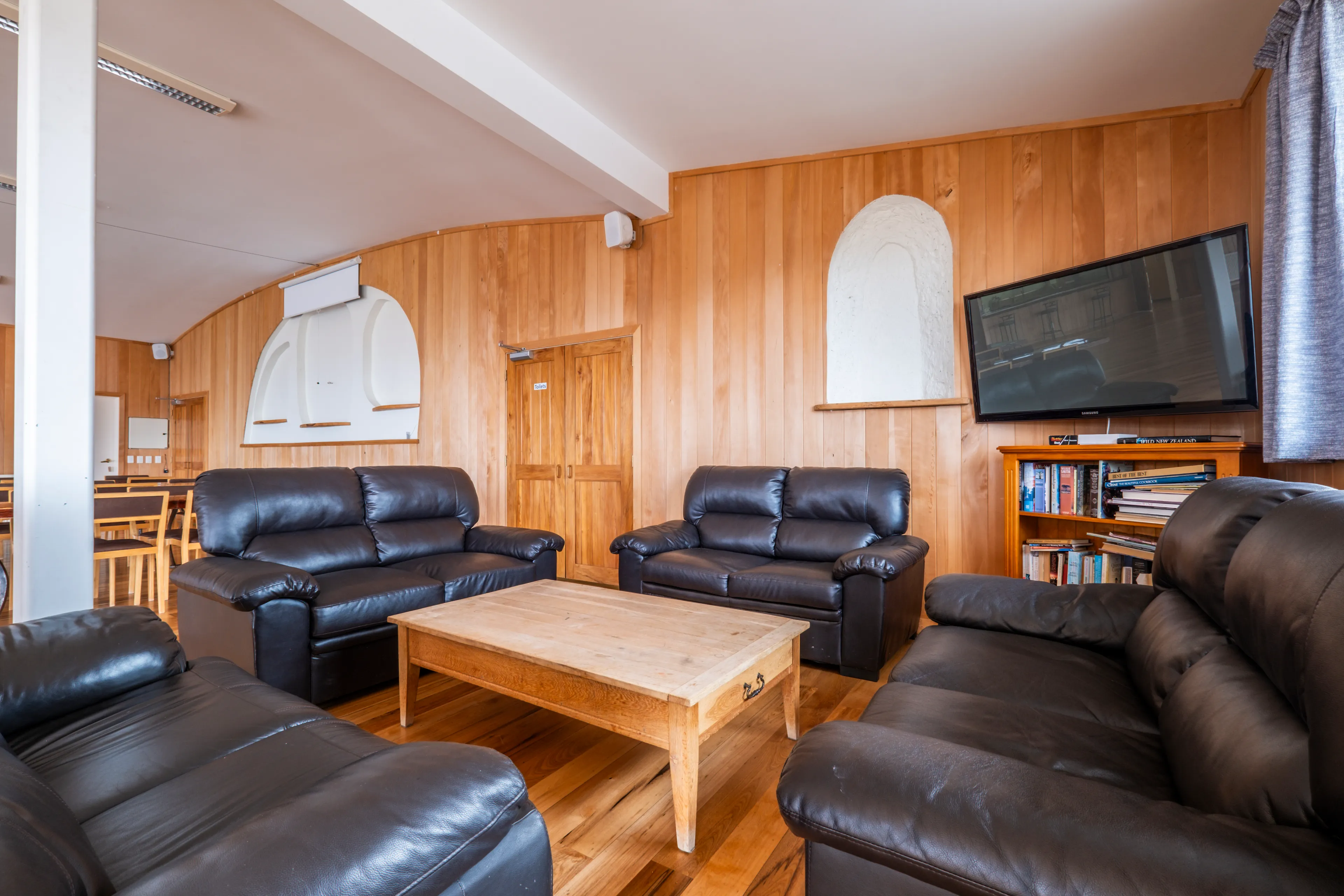 Lounge at Omori Lodge
